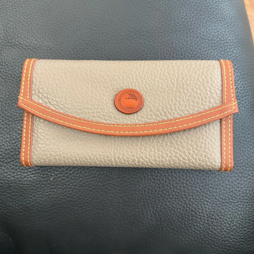 Dooney & Bourke Wallet - Picture 2 of 6